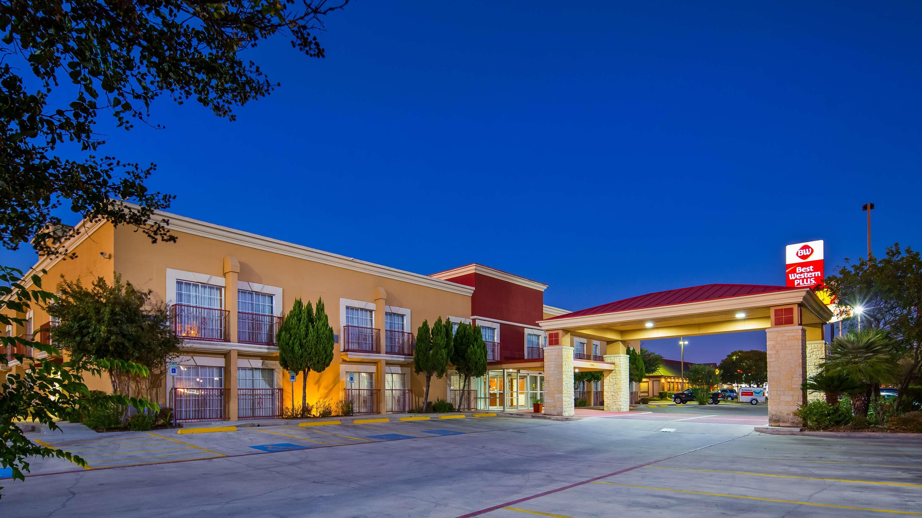 Best Western Plus Atrium Inn Schertz Exterior photo